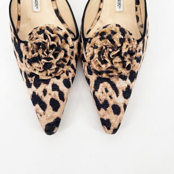 Manolo Blahnik Leopard Print Fabric Rosette Pointed Toe Kitten Heel Mules IT 41 - Picture 6 of 11